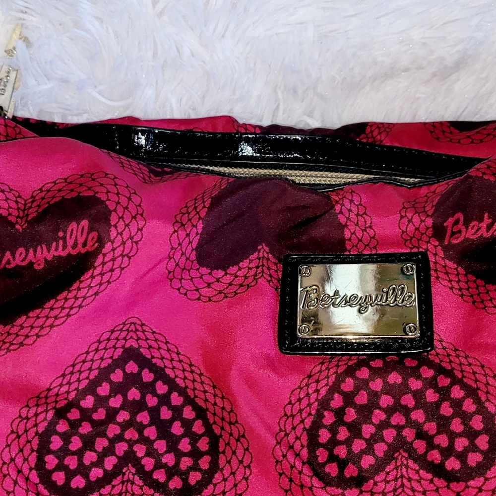 Betsy Johnson Betsyville heart purse